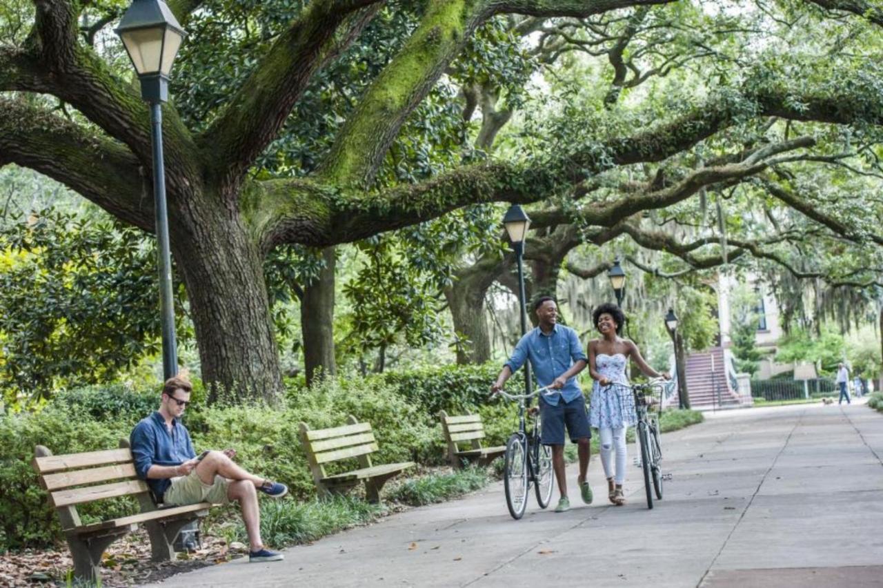 Southern Charmer-Historic District Downtown-Front Porch-Walk Score 90!!-Private Parking-1 Minute To Forsyth Park Savannah Exterior foto