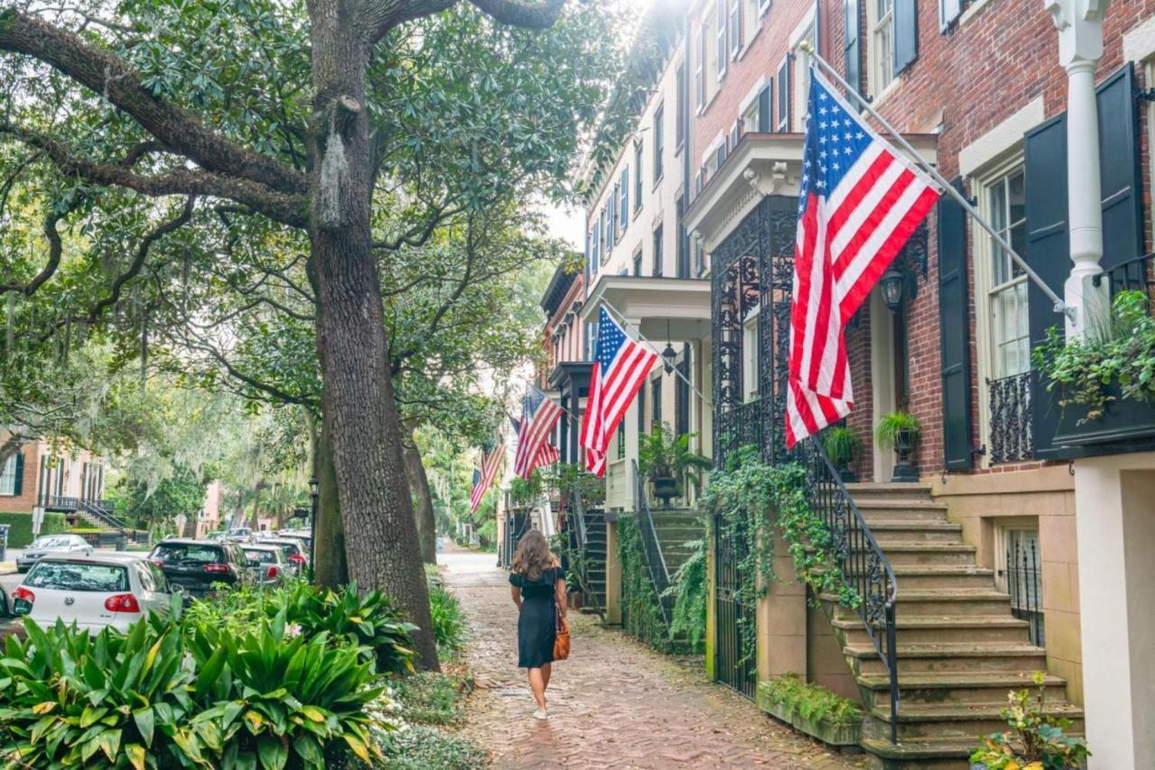 Southern Charmer-Historic District Downtown-Front Porch-Walk Score 90!!-Private Parking-1 Minute To Forsyth Park Savannah Exterior foto