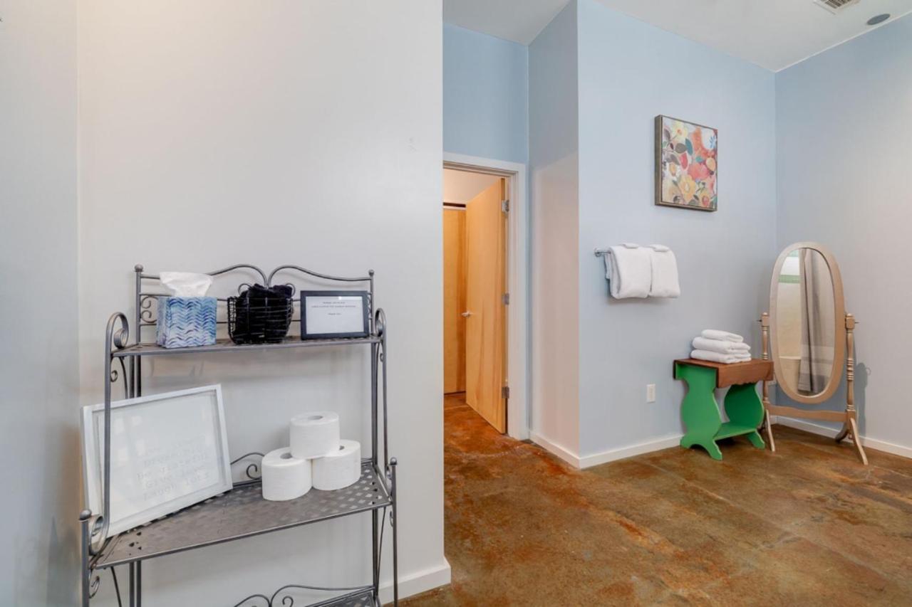 Southern Charmer-Historic District Downtown-Front Porch-Walk Score 90!!-Private Parking-1 Minute To Forsyth Park Savannah Exterior foto