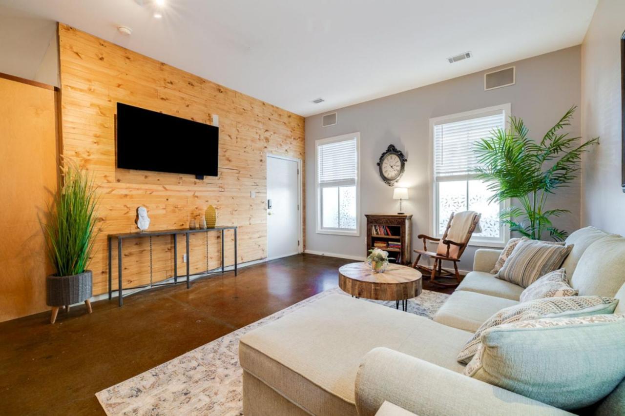Southern Charmer-Historic District Downtown-Front Porch-Walk Score 90!!-Private Parking-1 Minute To Forsyth Park Savannah Exterior foto
